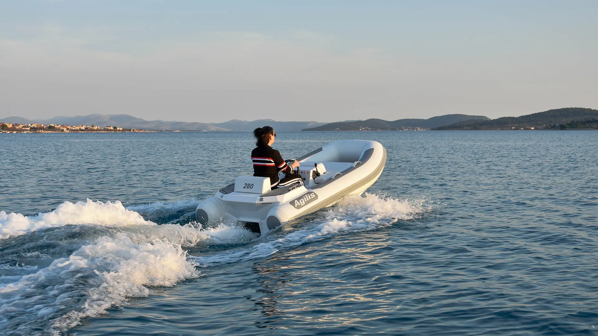 Agilis 280 Jet Tender – Luxury Compact Performance
