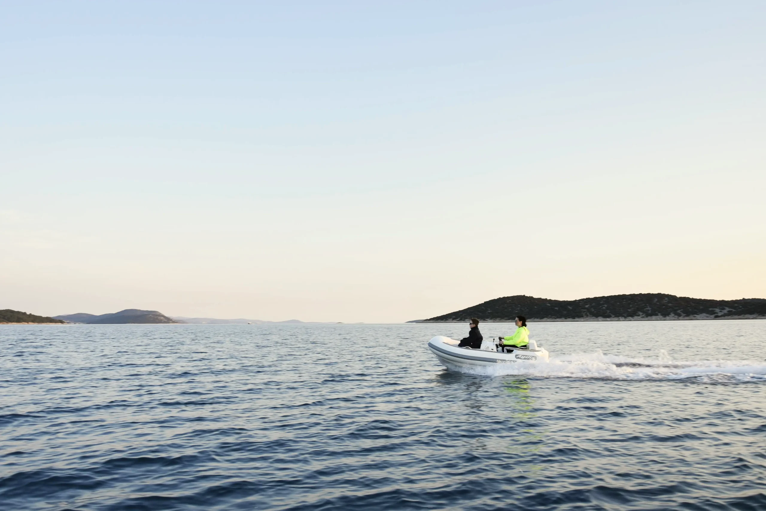 Agilis 280 Jet Tender – Luxury Compact Performance