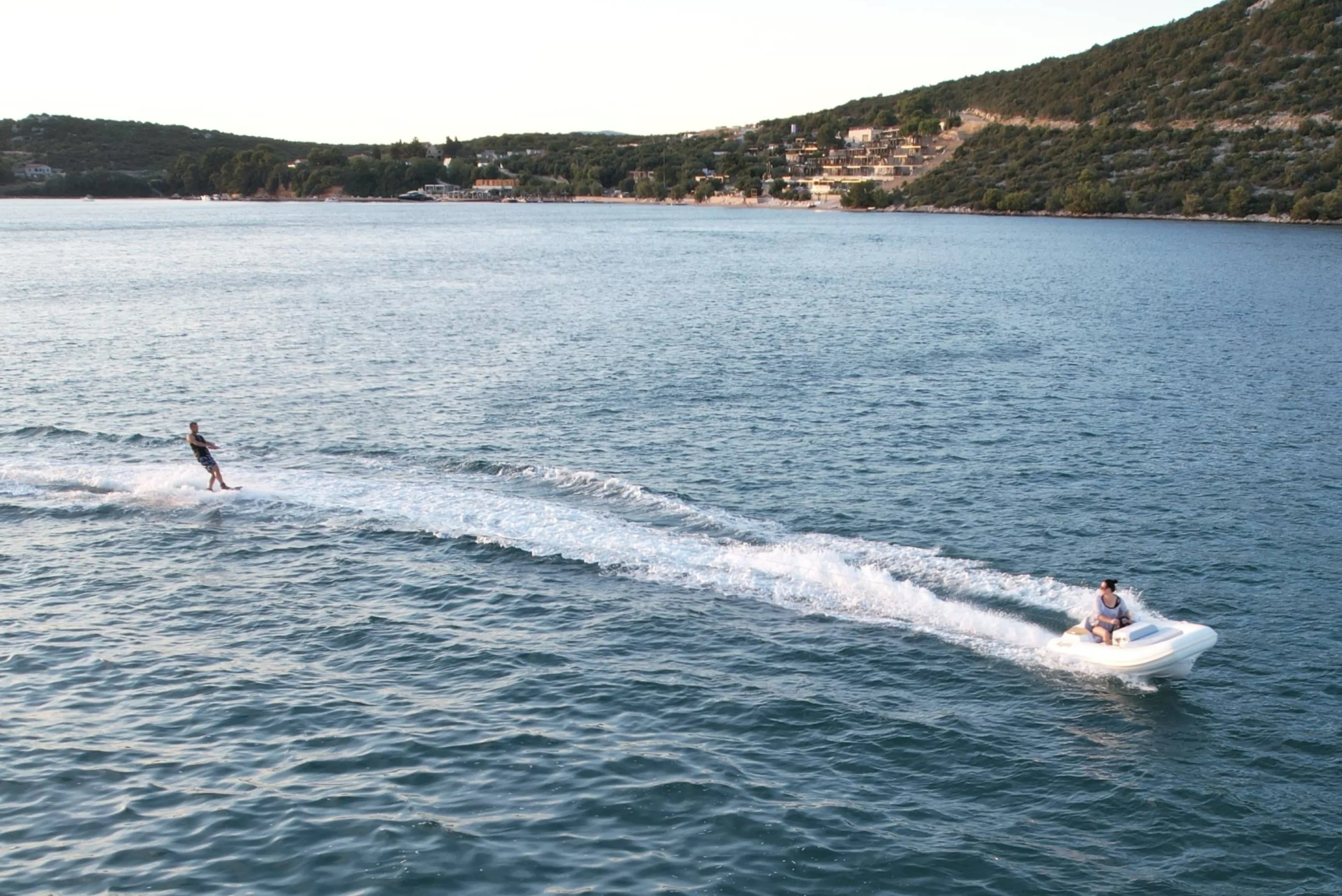 Agilis 280 Jet Tender – Luxury Compact Performance