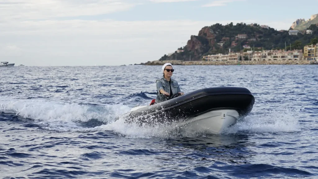 Agilis 280 Jet Tender – Luxury Compact Performance