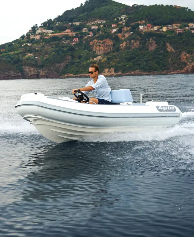 Agilis 305C Jet Tender – The Perfect Balance of Power & Compact Luxury