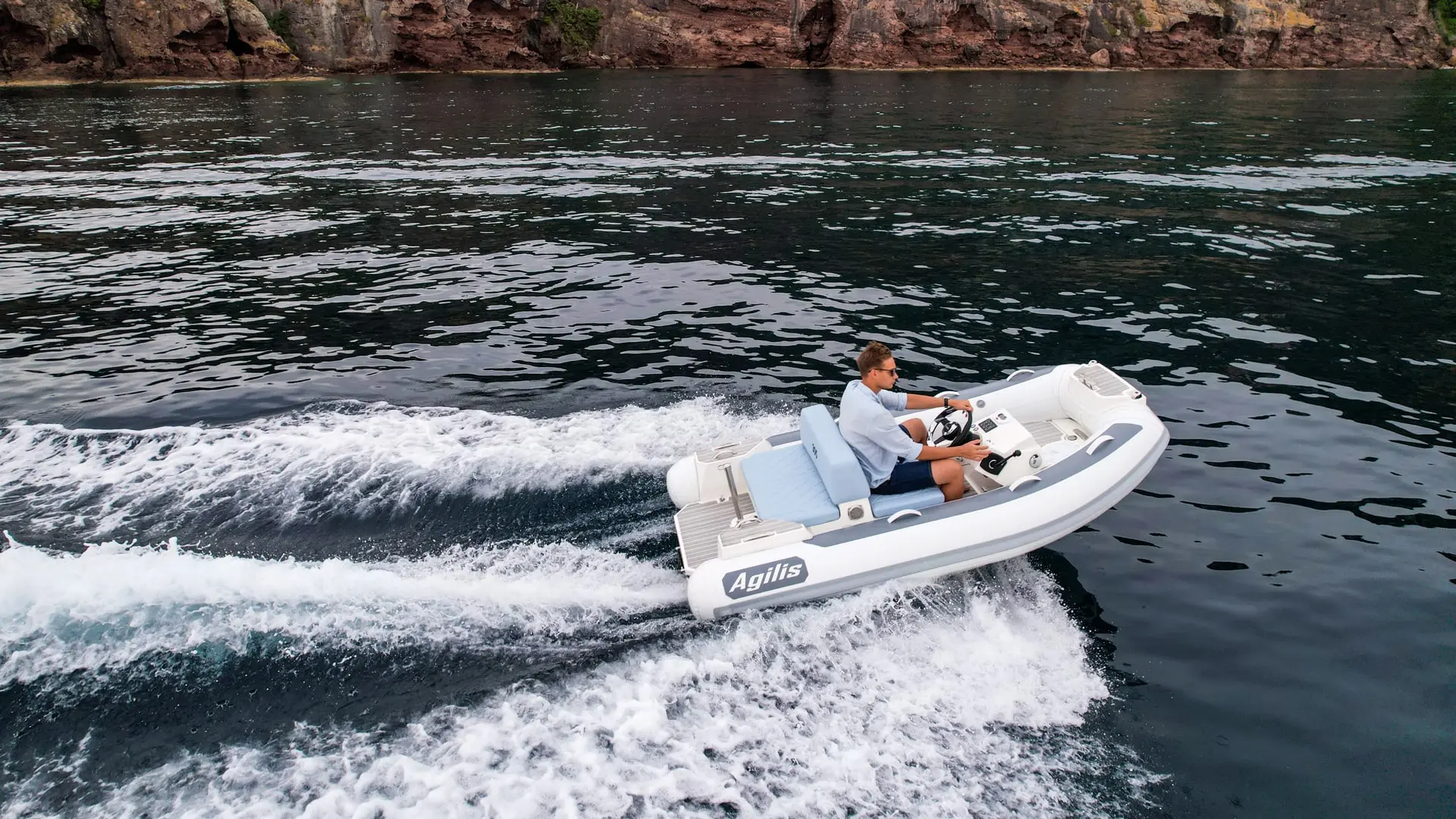 Agilis 305C Jet Tender – The Perfect Balance of Power & Compact Luxury