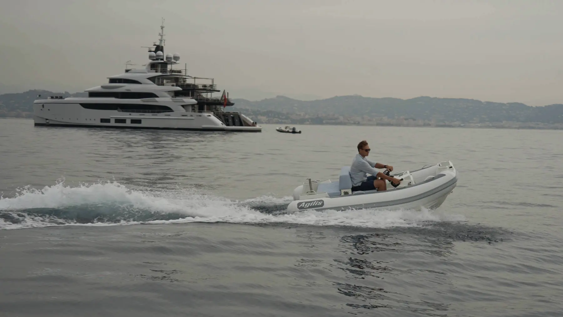 Agilis 305C Jet Tender – The Perfect Balance of Power & Compact Luxury