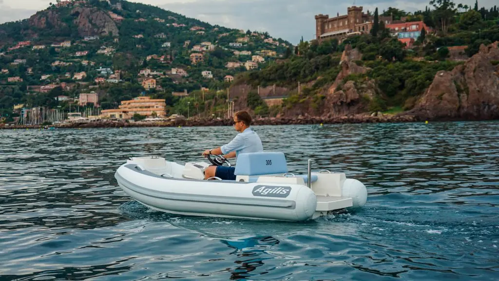 Agilis 305C Jet Tender – The Perfect Balance of Power & Compact Luxury