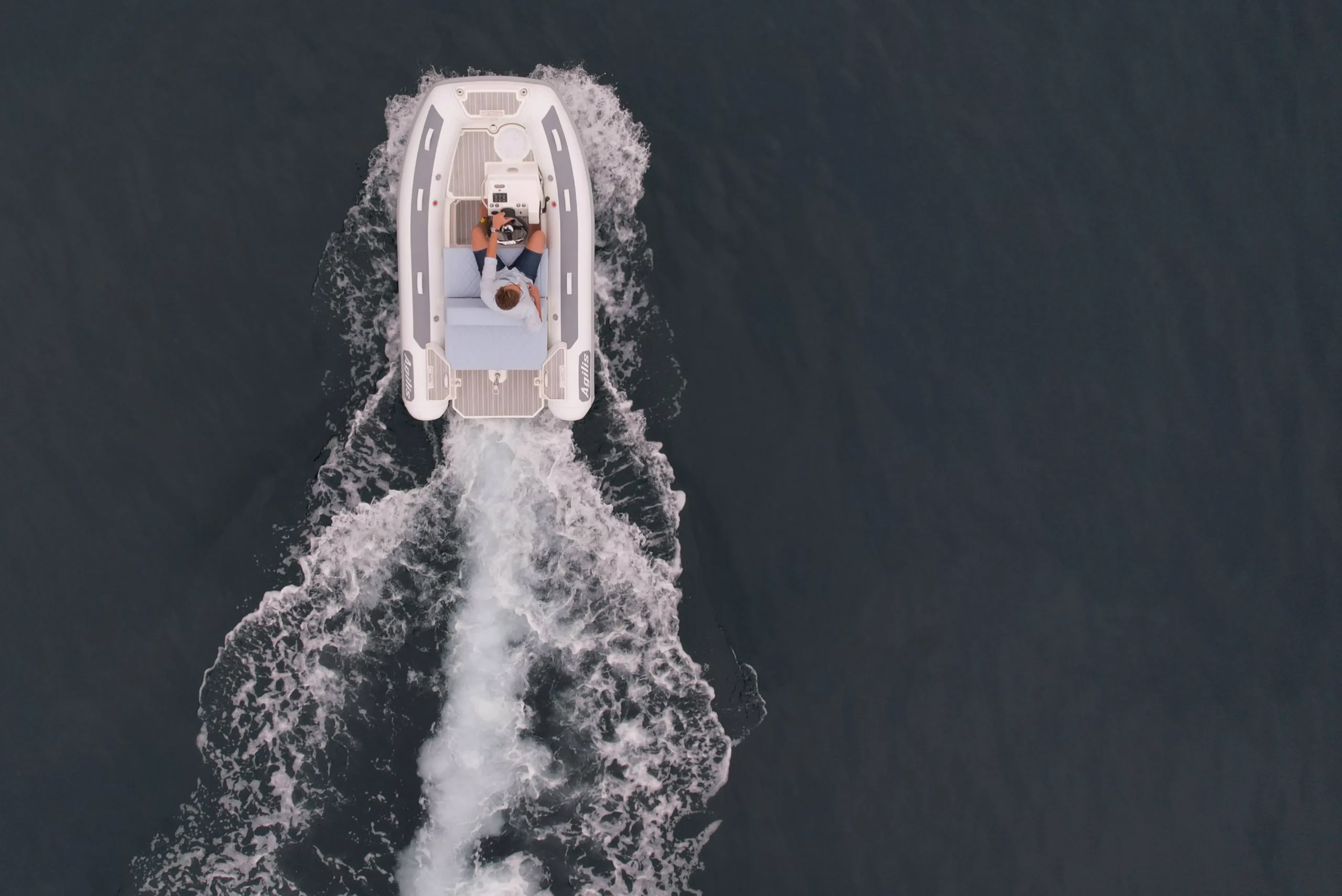 Agilis 305C Jet Tender – The Perfect Balance of Power & Compact Luxury