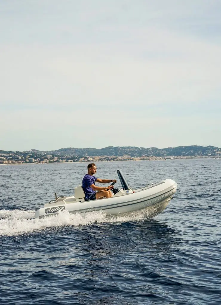 Agilis 330C Jet Tender – High-Performance Versatility