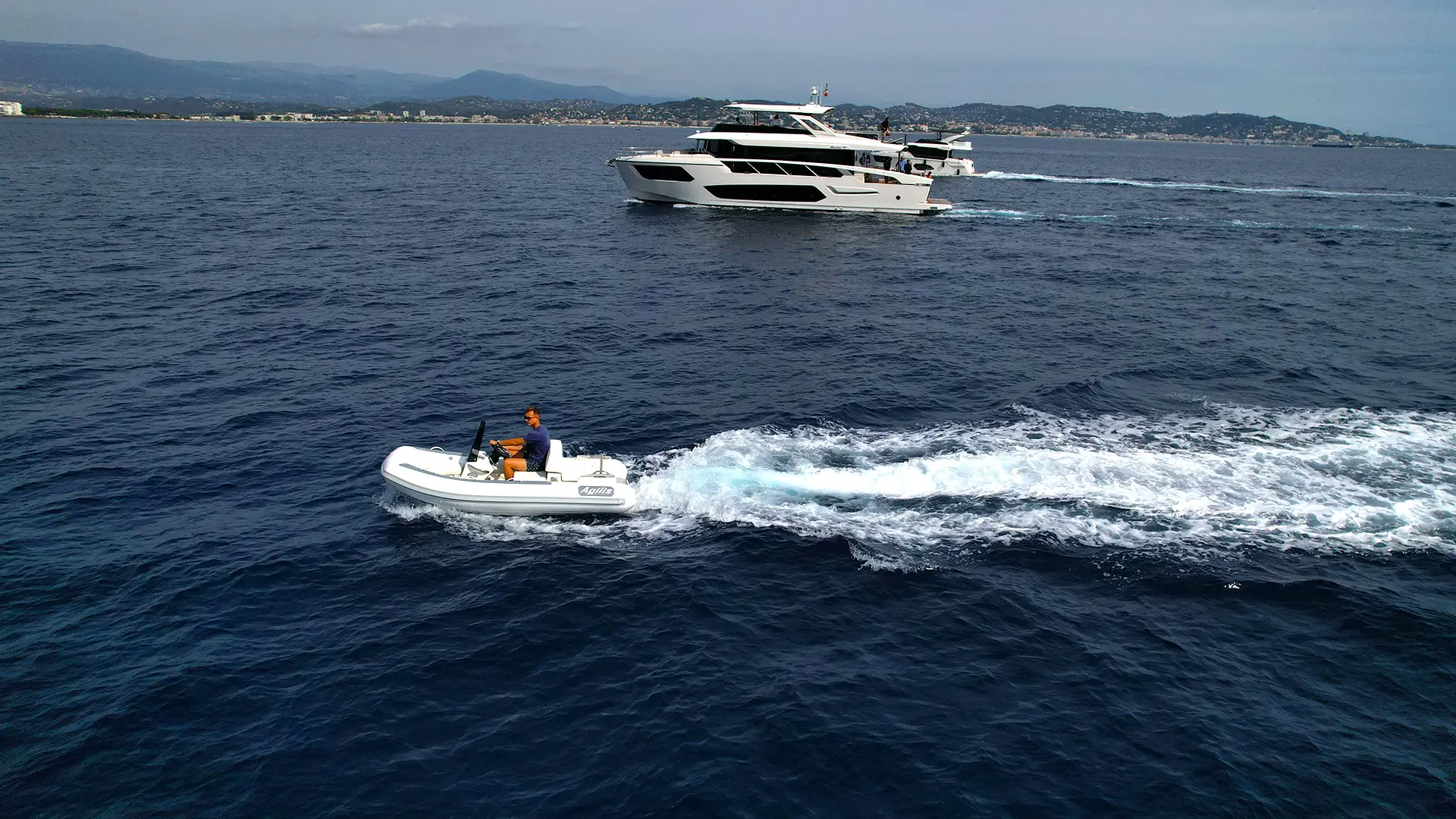 Agilis 330C Jet Tender – High-Performance Versatility