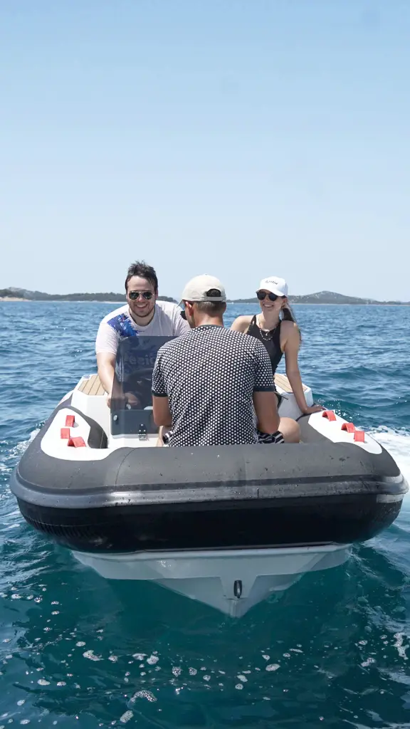 Agilis 360D Diesel Jet Tender – Precision, Safety & Efficiency