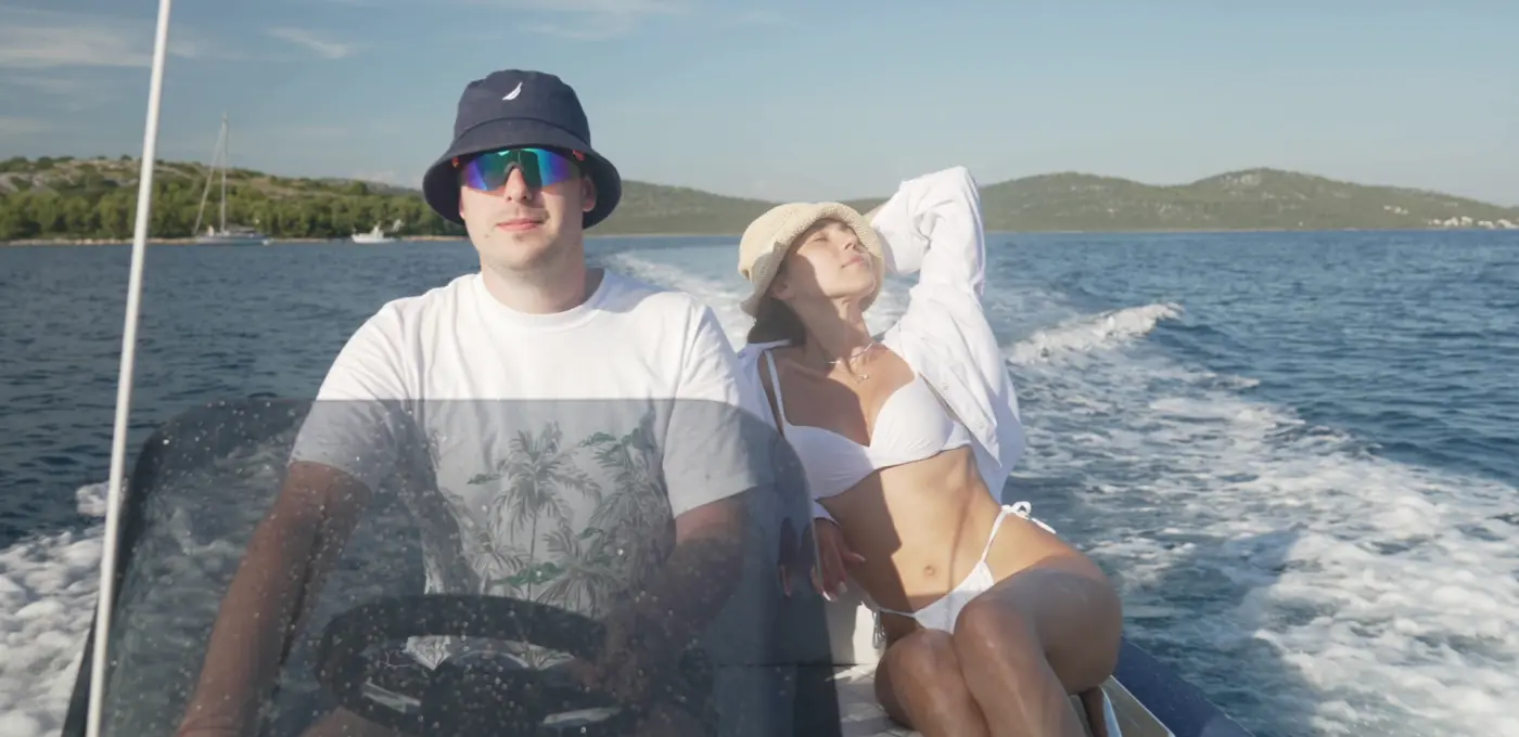 Agilis 400C Jet Tender – Power, Precision & 7-Person Capacity