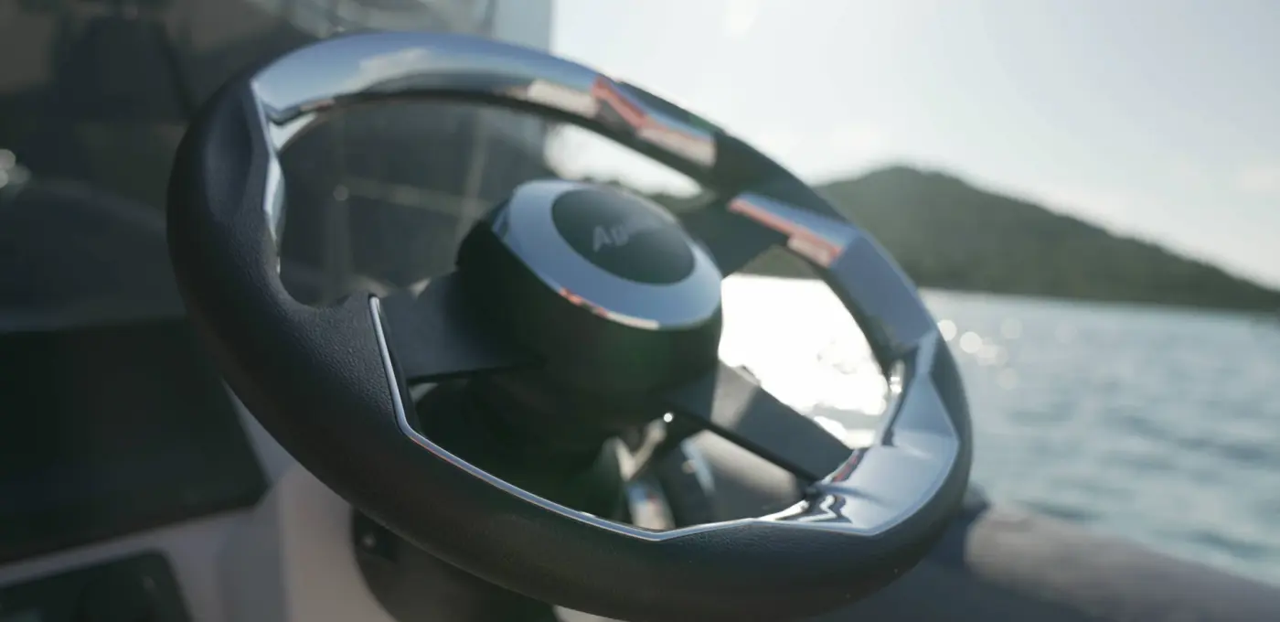 Agilis 400C Jet Tender – Power, Precision & 7-Person Capacity