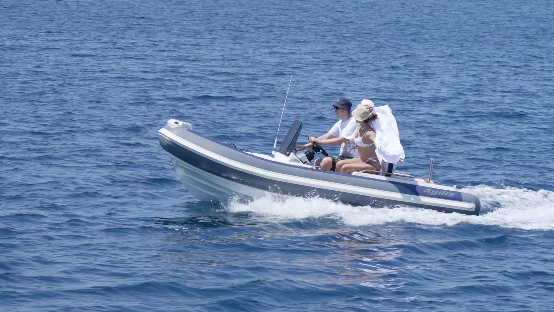 Agilis 400C Jet Tender – Power, Precision & 7-Person Capacity