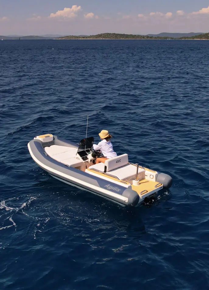 Agilis 400C Jet Tender – Power, Precision & 7-Person Capacity