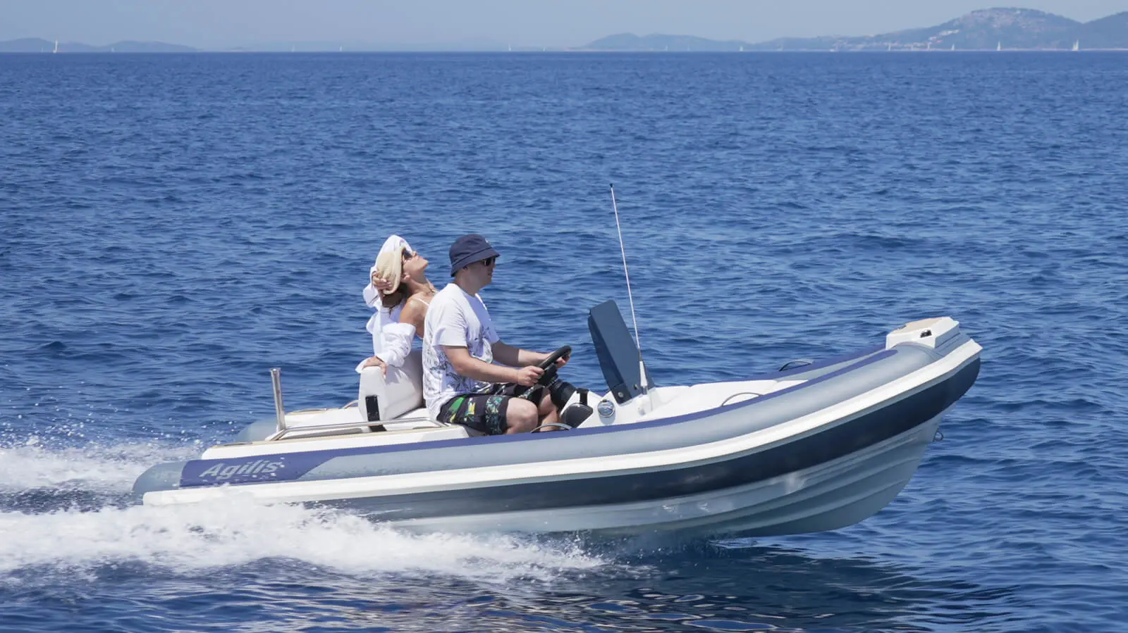 Agilis 400C Jet Tender – Power, Precision & 7-Person Capacity