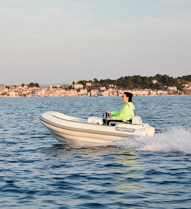 Agilis 280 Jet Tender – Luxury Compact Performance