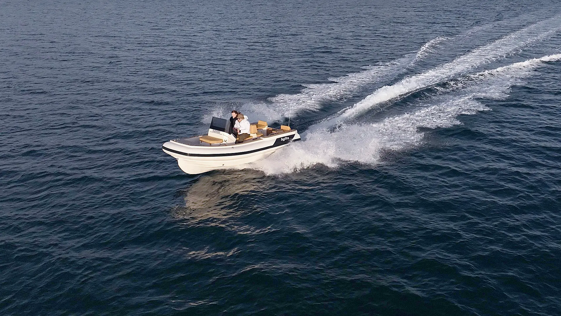 Agilis 500D Diesel Jet Tender – Unrivaled Space & Luxury Access