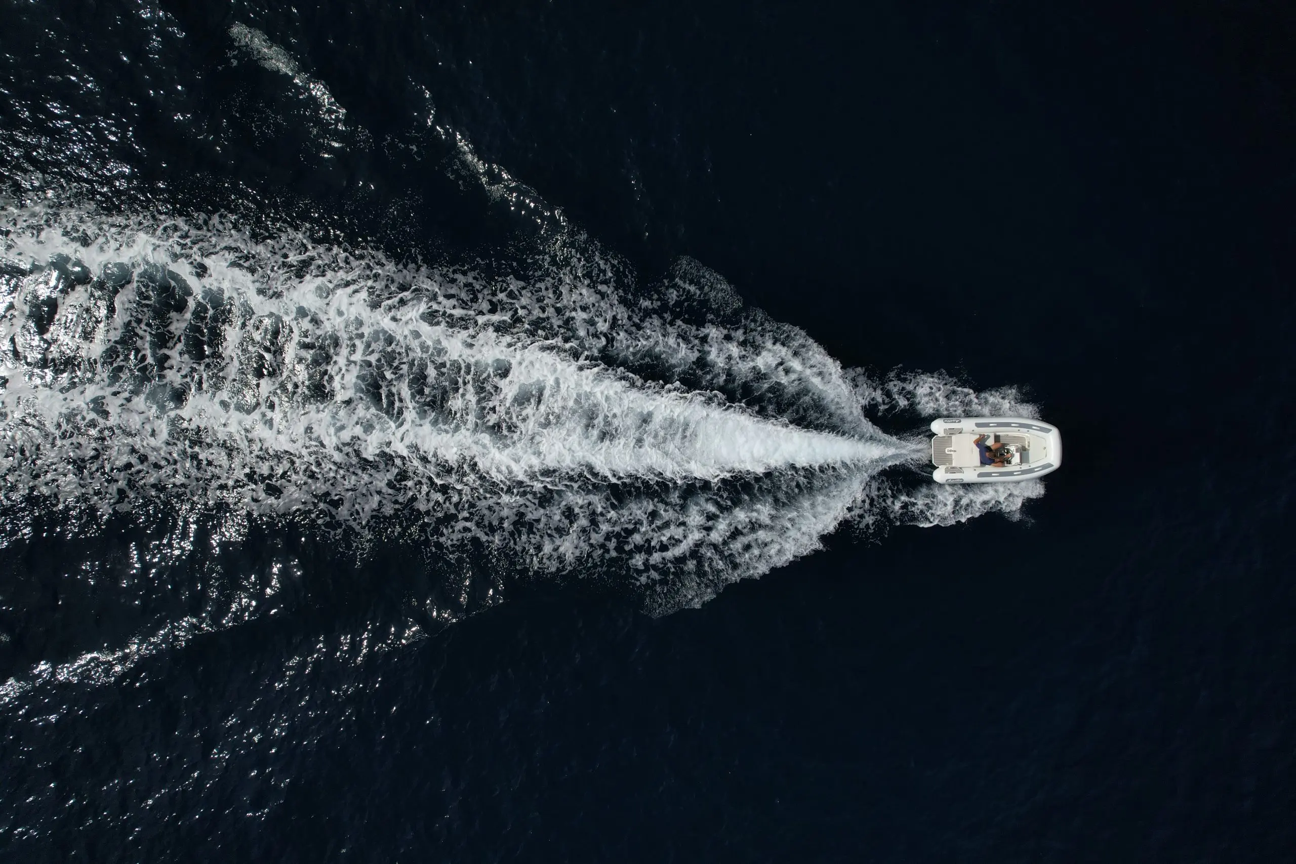 Agilis 330C Jet Tender – High-Performance Versatility